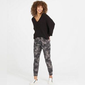 SPANX Twill Cargo Jogger Pants Blackwash Camo